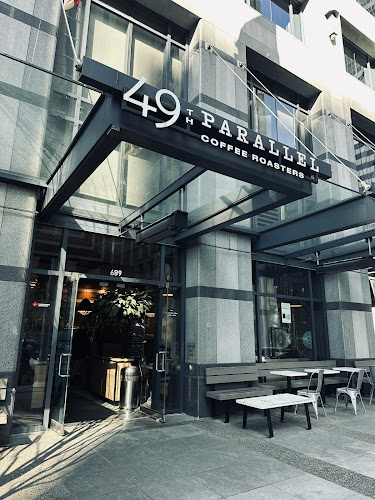 49th Parallel Café & Lucky's Doughnuts - Thurlow